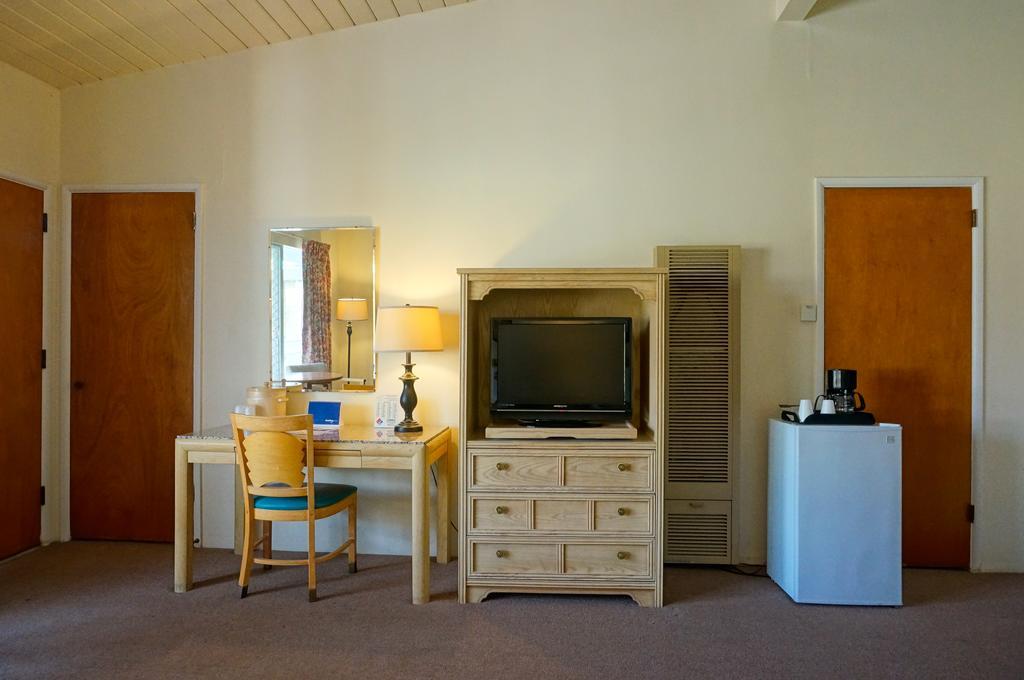 Pacific Crest Hotel Santa Barbara Room photo