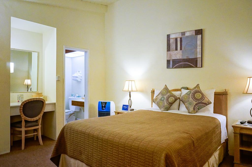 Pacific Crest Hotel Santa Barbara Room photo